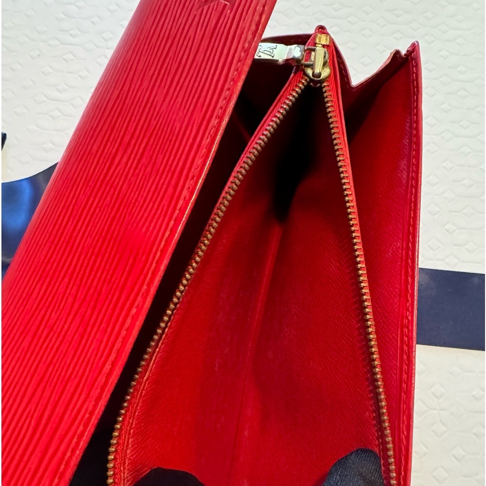 LOUIS VUITTON EPI long wallet on chain - Picture 11 of 13